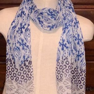 Light weight scarf with chase octagons.